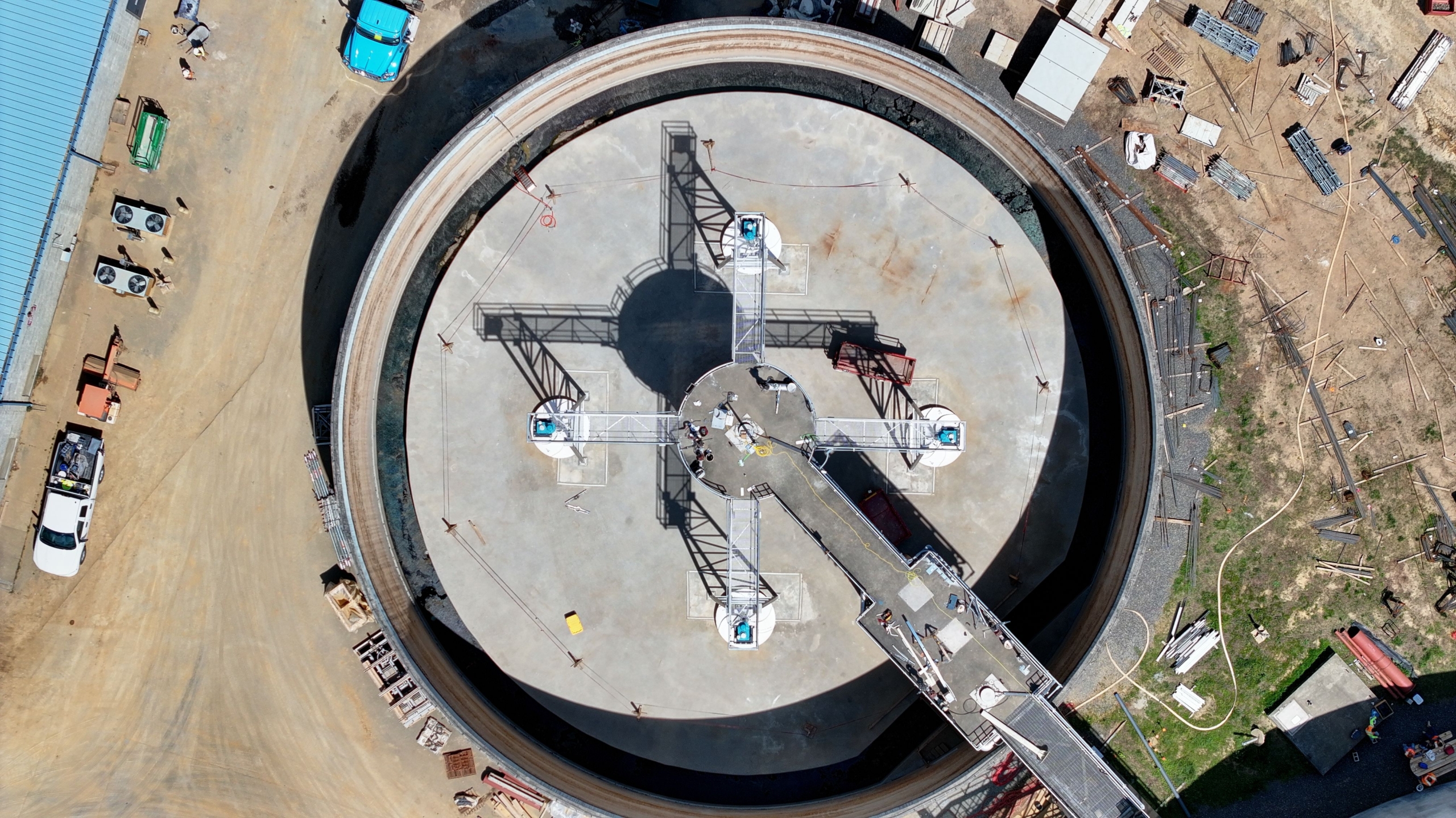 A large circular clarifying tank seen from above